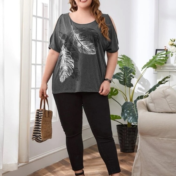 OPEN SHOULDER FEATHER PRINT TEE - Picture 4 of 4